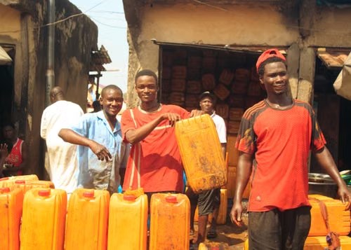 Palm oil containers for commercial supply